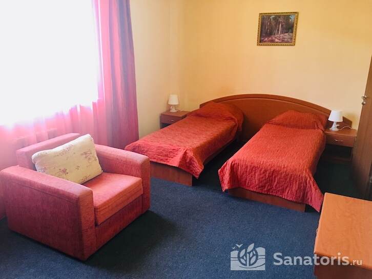 Коттедж с балконом