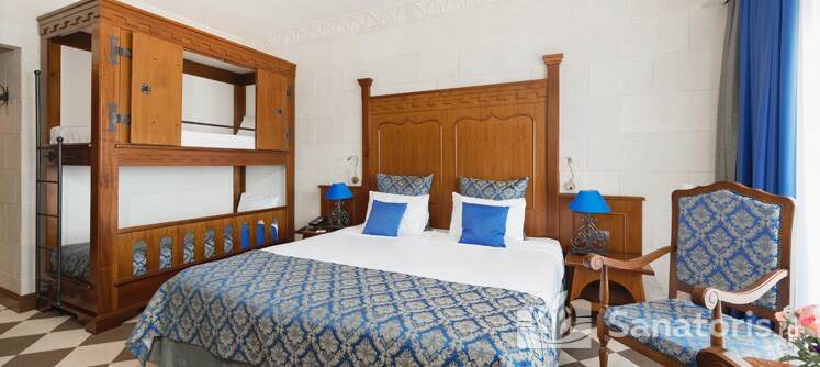 Супериор с двухъярусной кроватью